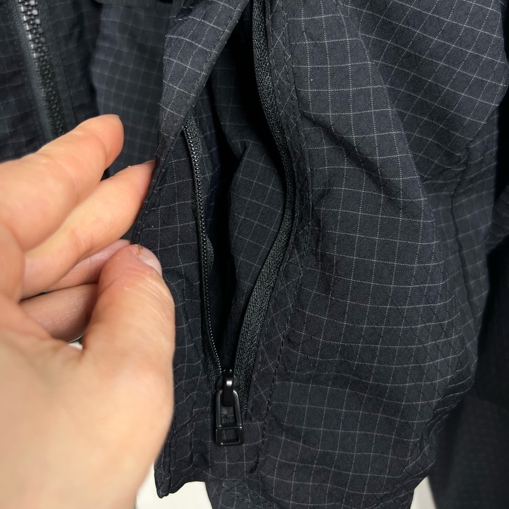 Fabletics Pristine Cond Ripstop Cropped Cargo Jacket in Grid Pattern Size Large - Picture 10 of 10